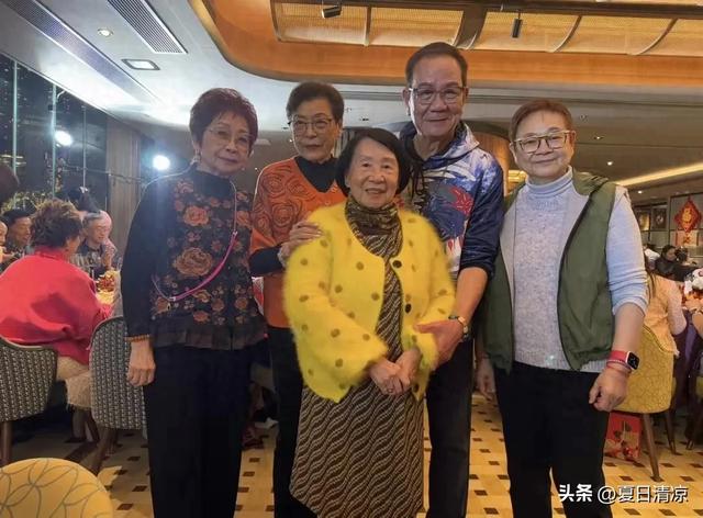 胡枫93岁庆生，从五十年代至今，他到底凭什么在娱乐圈屹立不倒？