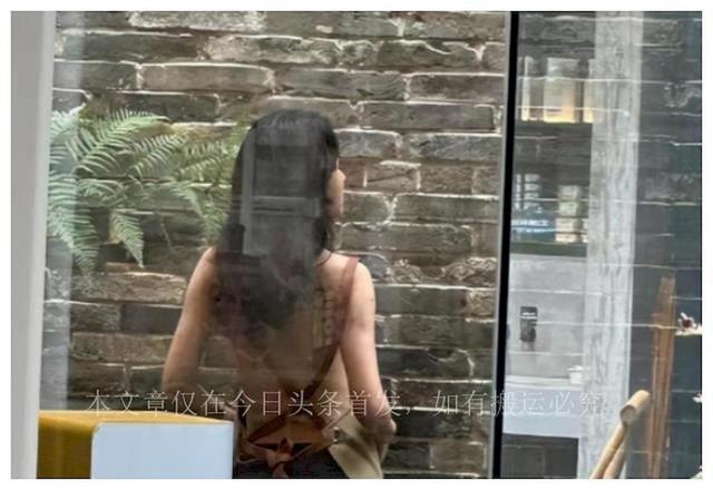 模特走秀？真空全裸上阵！广州一咖啡店员工只穿安全裤上班？