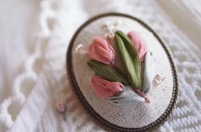 美不胜收的丝带绣,会不会针法都可学会,快收藏!附7款花叶针法