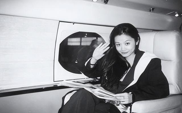 主持人曾子墨：嫁上司4年生2胎，结婚18年，如今活成人生赢家