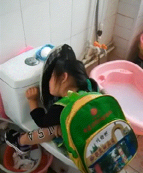 柳岩辽宁春晚小品《大腕来袭》中的护士装，演绎别样美丽