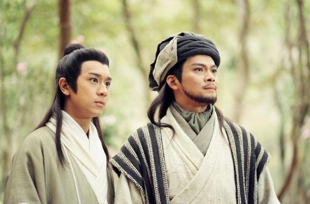 97版和03版乔峰放在一起，音乐一响，吹风机一动，差距就出来了