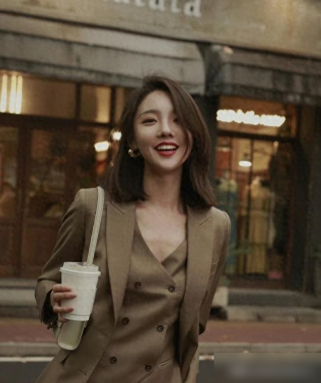 上了年纪的女人，尽量远离这3种“大妈发型”，看着显老还没气质