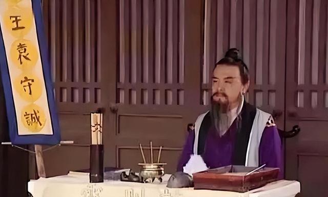 袁天罡给三人看相，预言他们必能做大官，三人走后袁天罡直叹可惜