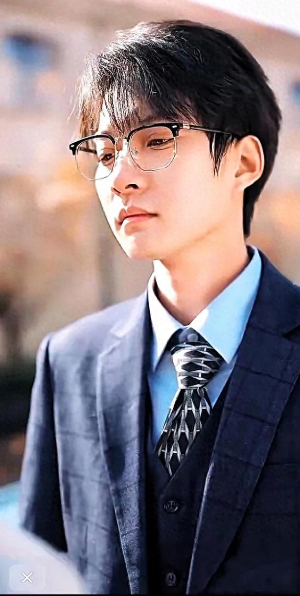 阳光帅气的短剧演员白羽