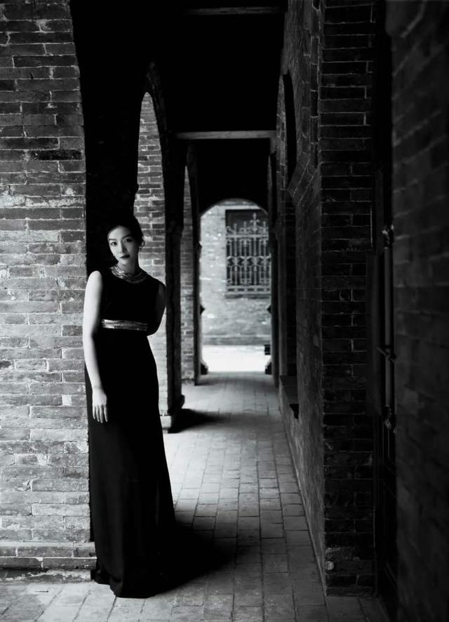 最会演野生美人的，齐溪算一位