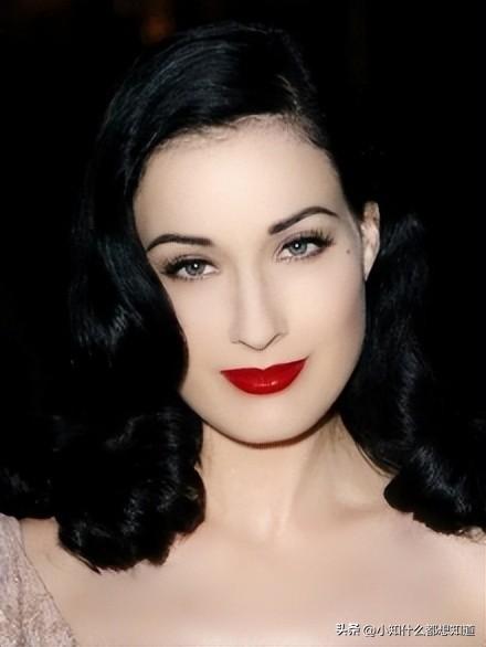 世界第一的脱衣舞娘:金发大妞蒂塔·万提斯如何成为性感尤物?