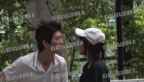 又一超模恋情曝光,和男模车内热吻,男方前女友个个是女神