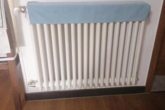 钱交了近两年家中暖气片仍“冷冰冰”，居民盼“暖冬”