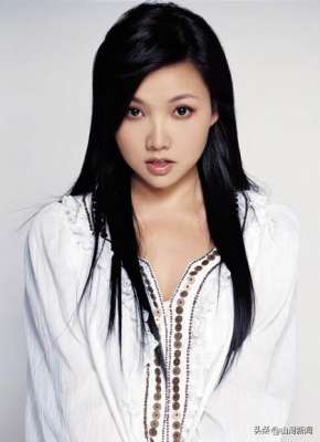 军旅歌唱家(她是军旅歌唱家，身材丰满被称“中年杀手”，今转身成北电教授)