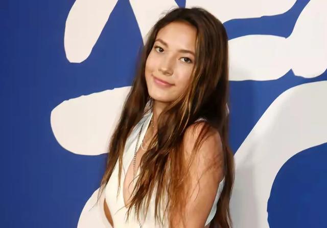 娜扎丁字裤外露，还怒怼网友管得宽，是“荡妇”，还是另有缘由？