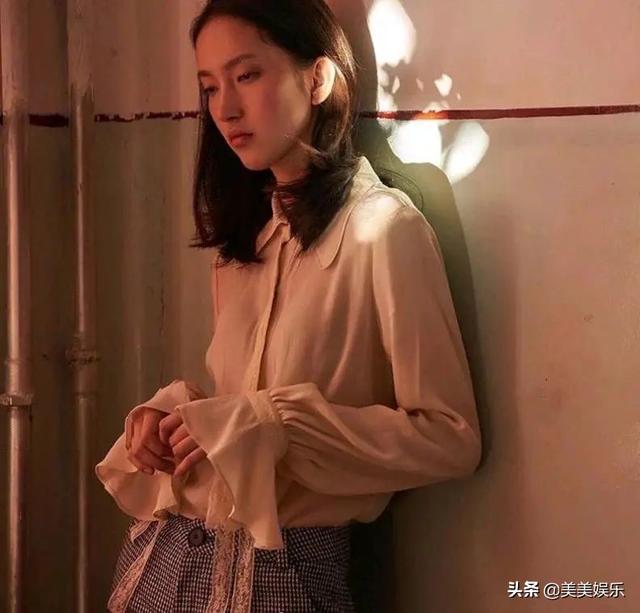 又一超模恋情曝光,和男模车内热吻,男方前女友个个是女神