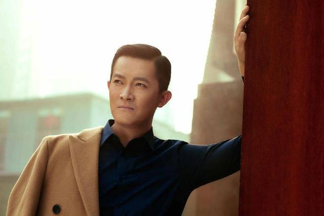 演员杨志刚：娶小师妹张静，每月工资都上交，如今他过得怎么样？