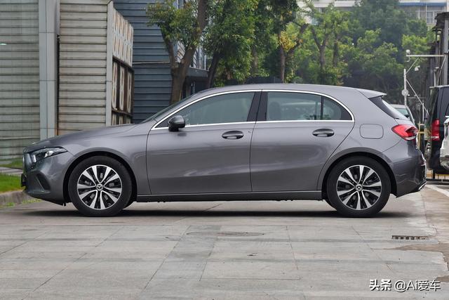 小排量增压油耗5.6L，进口奔驰家用车，低价入门，带你看奔驰A级