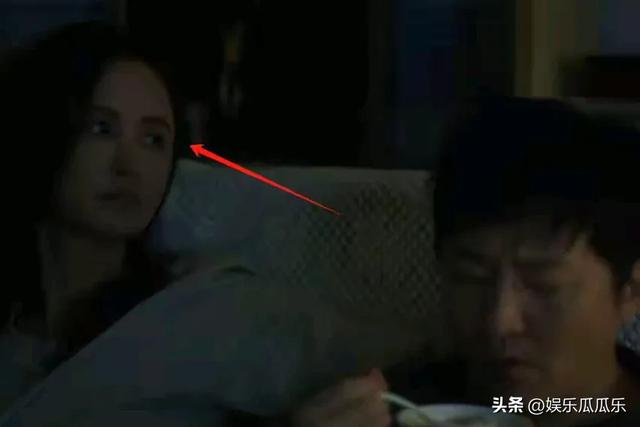 满脸的折子，浑身的油腻，却要演“坐台”的小姐，网友：真服了？