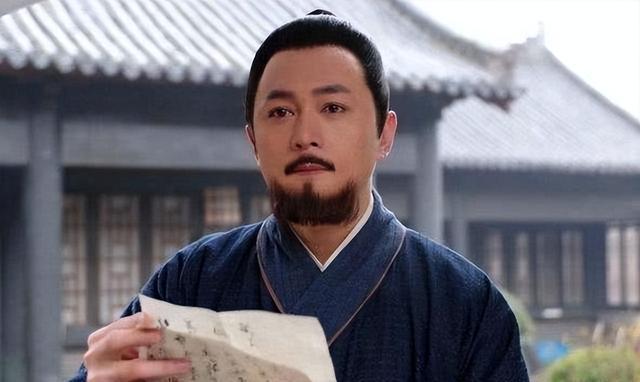 袁天罡给三人看相，预言他们必能做大官，三人走后袁天罡直叹可惜