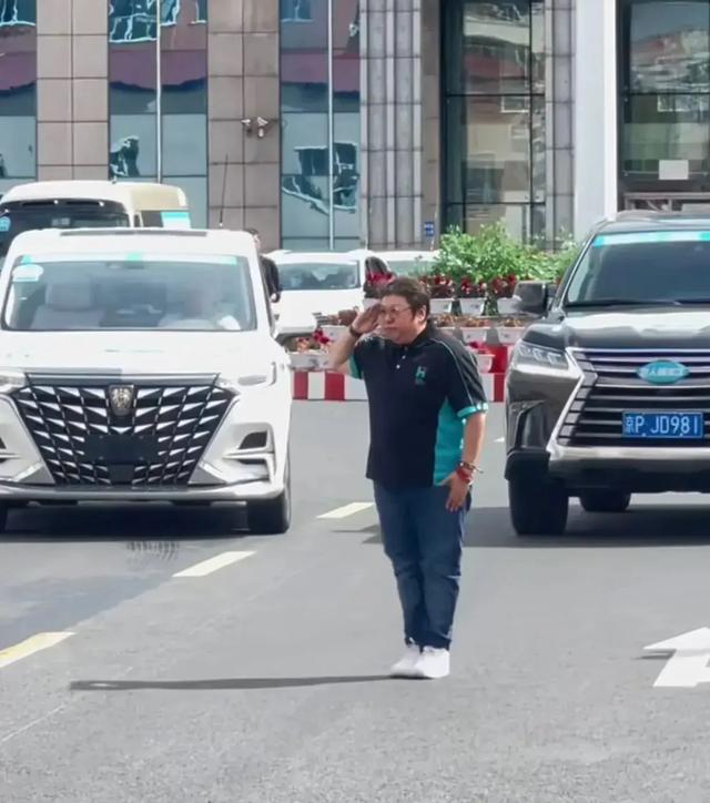 韩红慈善基金56人发了600多万工资，再次受到质疑