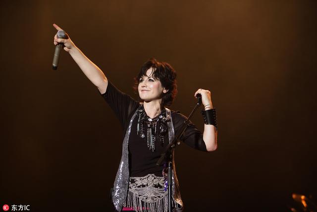 小红莓乐队主唱桃乐丝离世，永远不会变老的你成了我们青春的回忆