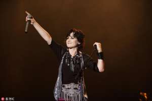 小红莓乐队(小红莓乐队主唱桃乐丝离世，永远不会变老的你成了我们青春的回忆)