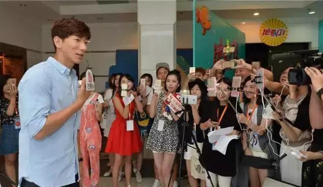 《透鲜滴星期天》迎来直播网红进场，自制类综艺优势凸显