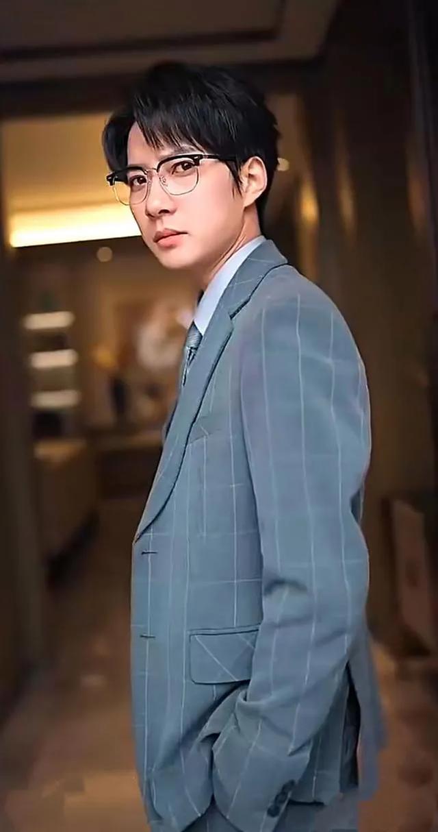 阳光帅气的短剧演员白羽