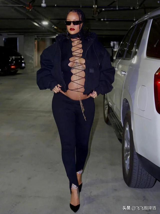 日婆大方秀孕肚,同样都是女明星怀孕,内娱咋是另一翻景象?