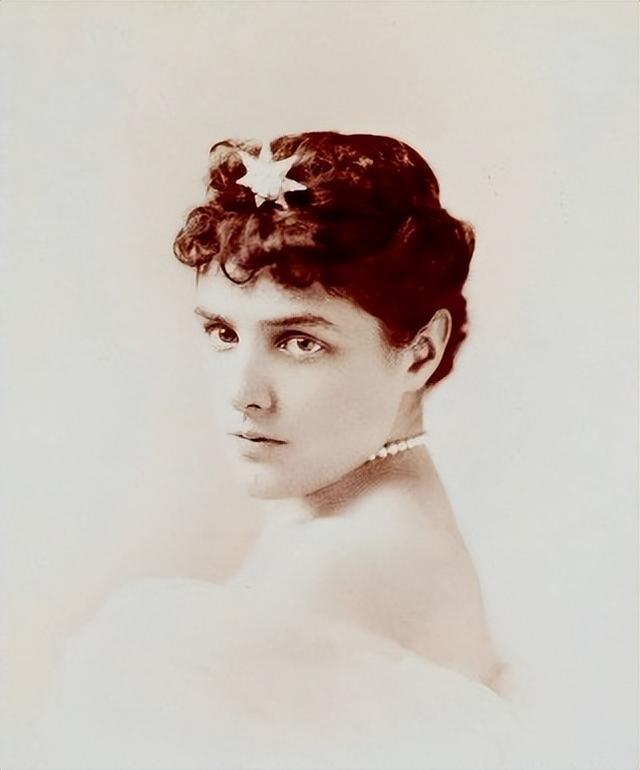 丘吉尔母亲：美国千金，英国国王情人，40岁嫁给和儿子同龄的男人