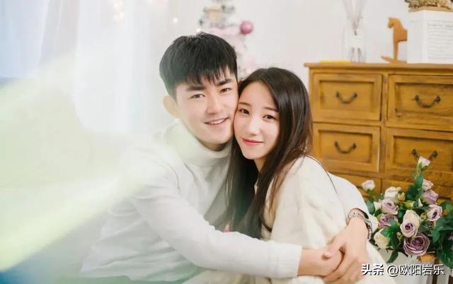 情侣照牵手的正确姿势，唯美又不失浪漫