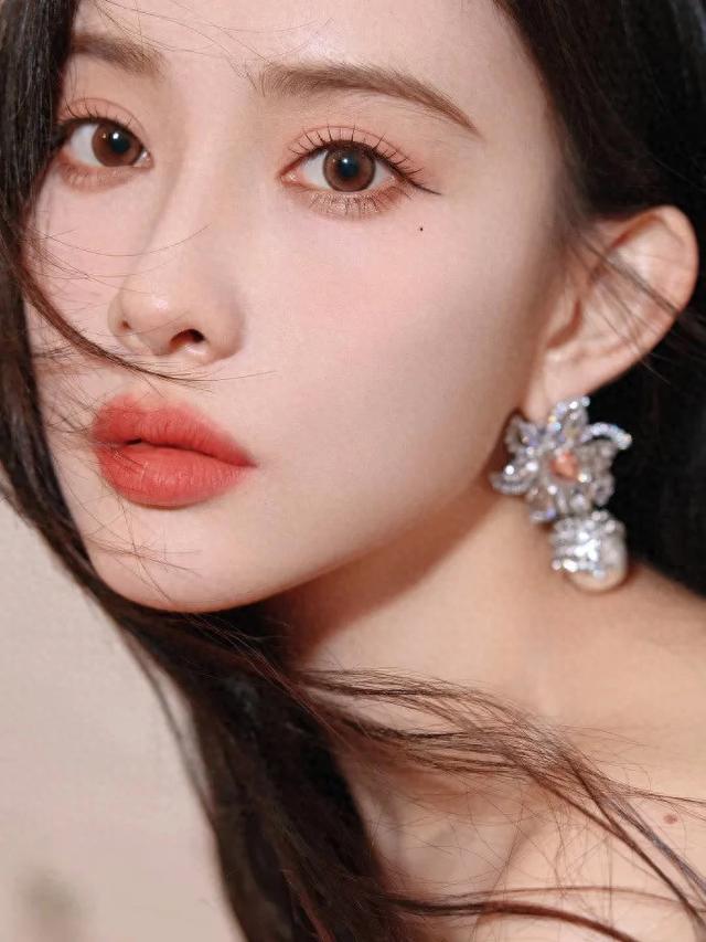 孟子义：《你好星期六》舞台上的暗夜精灵