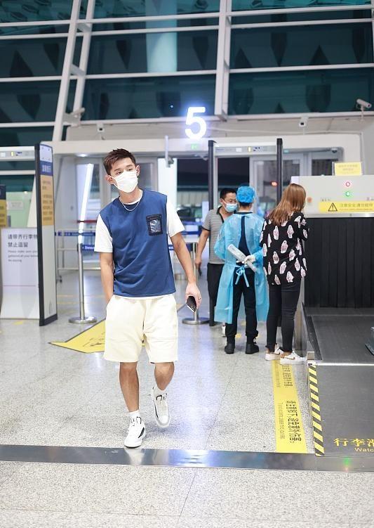 大满贯同框！丁宁变美艳女白领五官好精致，181张继科爱穿内增高