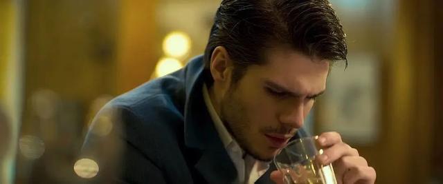 一见钟情，再见倾心，爱上你，是我这一生最美妙的事！