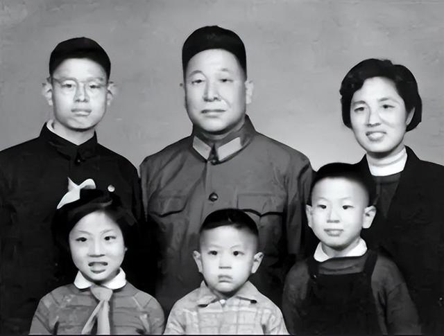 王健林：给百岁父亲尽孝，为大龄儿子的婚事焦虑