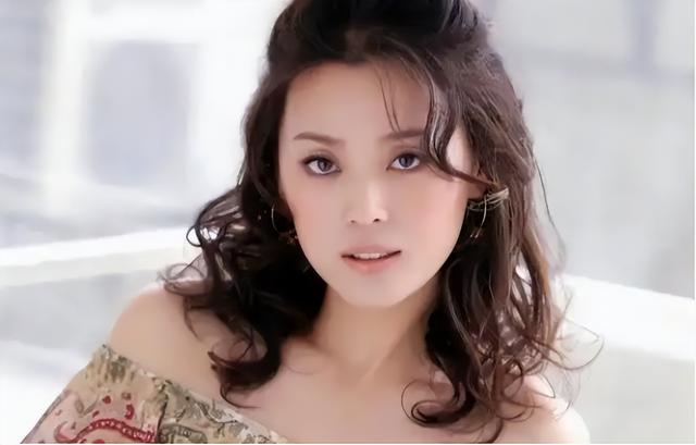 梁爱琪:成名背后有艰辛,46岁婚姻成谜