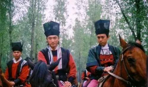 本是小家碧玉，受淫道鼓惑扯旗起事，祸倚福至，身首异处谁能断料