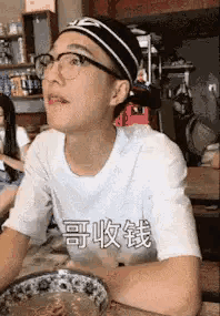 柳岩辽宁春晚小品《大腕来袭》中的护士装，演绎别样美丽