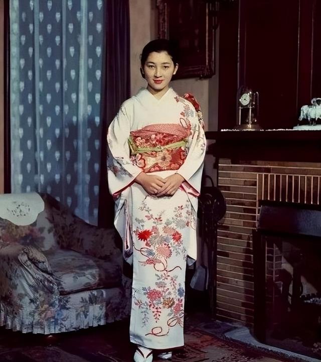 文仁亲王：身高175野心勃勃，41岁生子成皇嗣，喊话哥哥早点退位