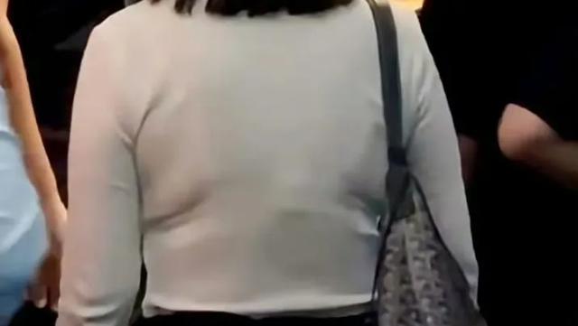 男流量明星疑似隐秘升级父亲?王俊凯24年行程细节引发热议