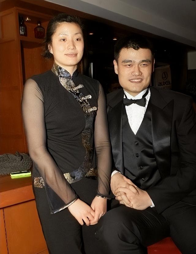 相比与劳伦，姚明选择叶莉才是明智的，但女儿的美国国籍惹争议