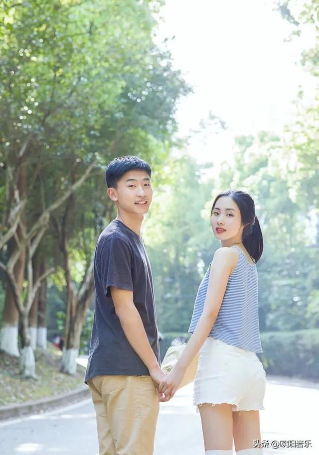 情侣照牵手的正确姿势，唯美又不失浪漫