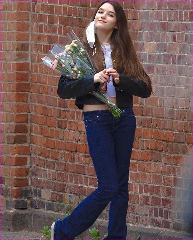 阿汤哥的女儿：18岁身高超过1.7米，长得越来越像母亲很漂亮