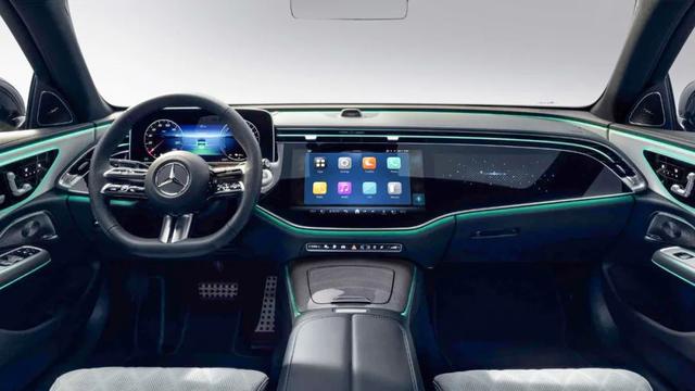 全新奔驰E级内饰发布!3块大屏科技感爆表!