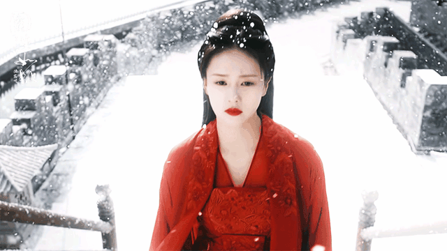 白鹿张晚意被央妈评为国家三级演员，评论区却吵翻天：肖战杨紫呢