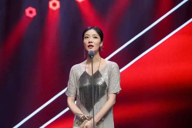 最会演野生美人的，齐溪算一位