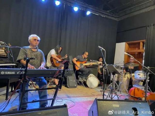 我最爱的歌手，今年73岁