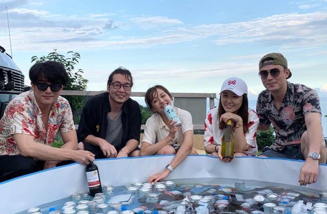 40岁霍建华变大饼脸，发福成油腻大叔，44岁林心如状态却如少女