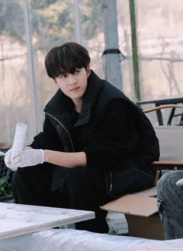 《种地吧》里的卓沅：成长在田园间的希望之光