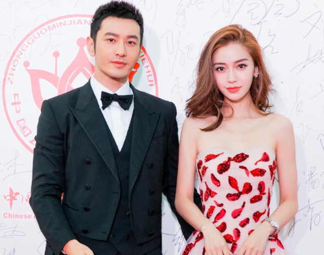 baby与儿子现身三亚，母子当街甩手闹别扭，小海绵撒娇抱腿超呆萌