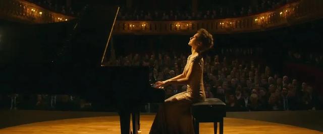 一见钟情，再见倾心，爱上你，是我这一生最美妙的事！