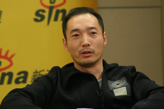 他是曾黎前男友,被韩国美女倒追,从机修工到影帝的他有何魅力?