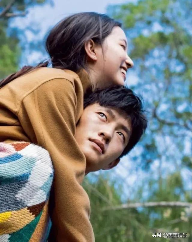 又一超模恋情曝光,和男模车内热吻,男方前女友个个是女神